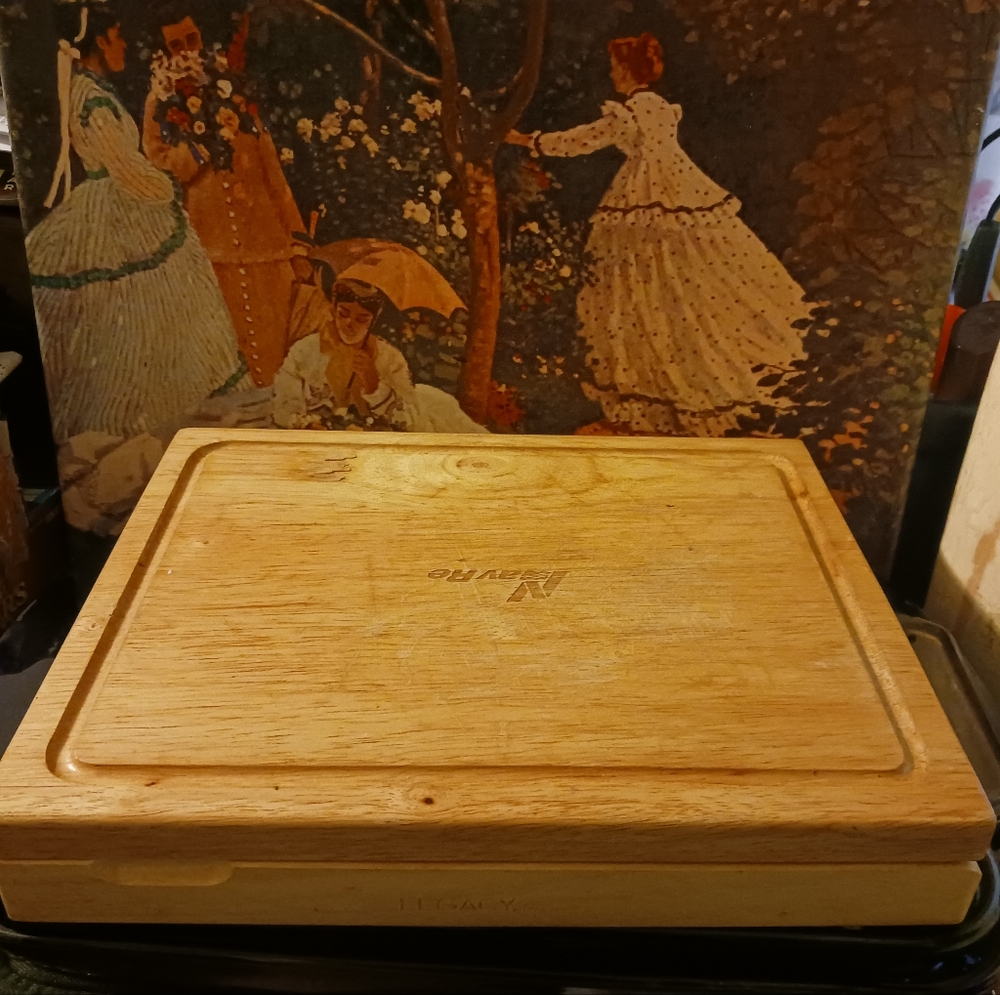 Legacy 🧀Cheese Wood Cutting Board🪵Size 11"×9", A FABULOUS VINTAGE. 🎁
